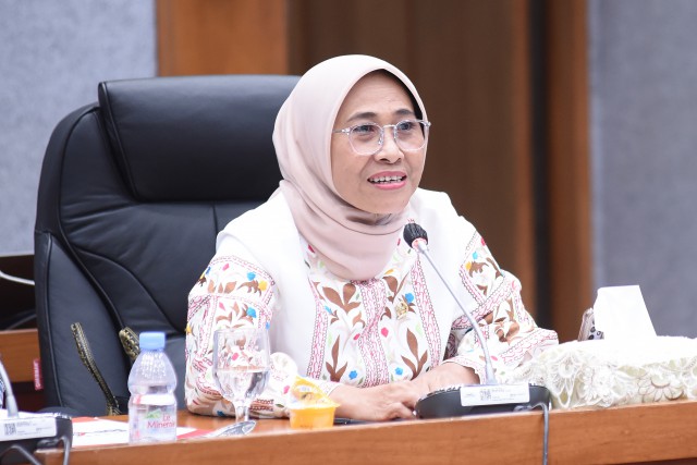 Hetifah Apresiasi Program Bahlil Lahadalia Listrik Desa untuk Sekolah 3T